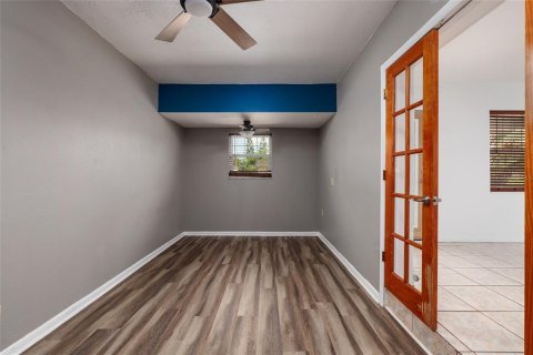 House in Saint Petersburg, Florida 3 bedrooms, 114.64 sq.m. № 2210932 - photo 17