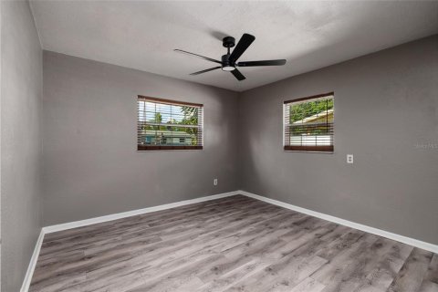 House in Saint Petersburg, Florida 3 bedrooms, 114.64 sq.m. № 2210932 - photo 19