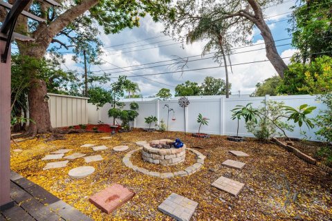 House in Saint Petersburg, Florida 3 bedrooms, 114.64 sq.m. № 2210932 - photo 30