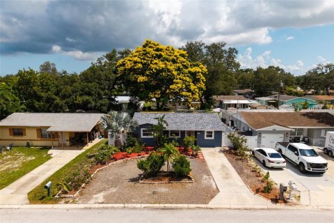 House in Saint Petersburg, Florida 3 bedrooms, 114.64 sq.m. № 2210932 - photo 7