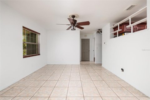 House in Saint Petersburg, Florida 3 bedrooms, 114.64 sq.m. № 2210932 - photo 11