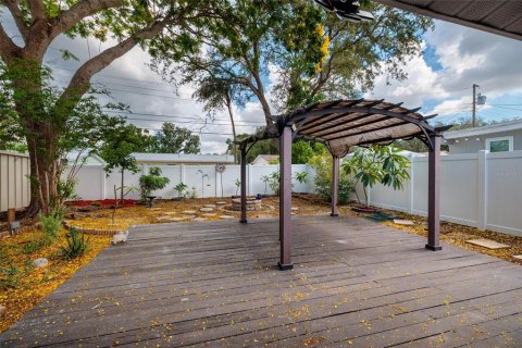 House in Saint Petersburg, Florida 3 bedrooms, 114.64 sq.m. № 2210932 - photo 28