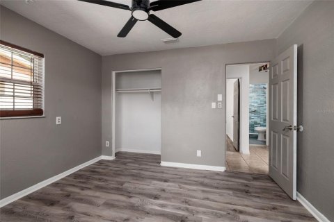 House in Saint Petersburg, Florida 3 bedrooms, 114.64 sq.m. № 2210932 - photo 20
