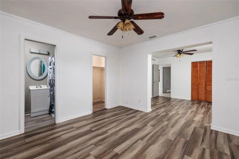 House in Saint Petersburg, Florida 3 bedrooms, 114.64 sq.m. № 2210932 - photo 24
