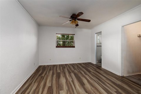 House in Saint Petersburg, Florida 3 bedrooms, 114.64 sq.m. № 2210932 - photo 21