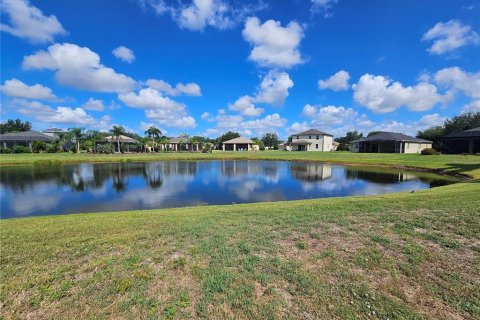 House in Bradenton, Florida 4 bedrooms, 273.88 sq.m. № 2117014 - photo 24