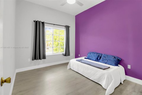 Casa en venta en Miami, Florida, 4 dormitorios, 173.91 m2 № 1953337 - foto 22