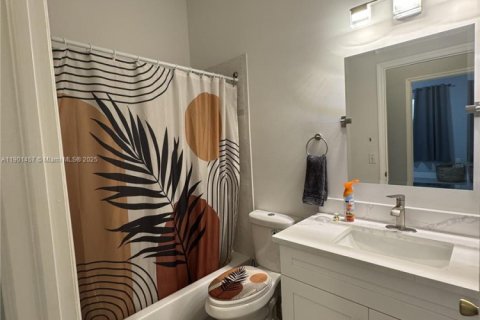 House in Miami, Florida 4 bedrooms, 173.91 sq.m. № 1953337 - photo 13