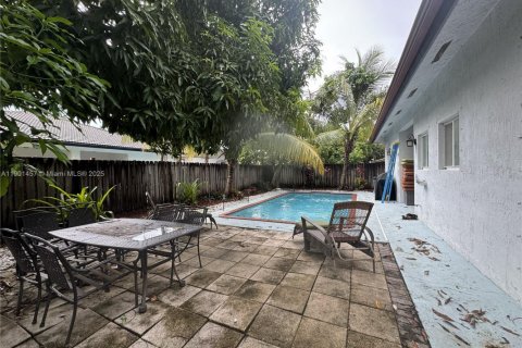 House in Miami, Florida 4 bedrooms, 173.91 sq.m. № 1953337 - photo 18