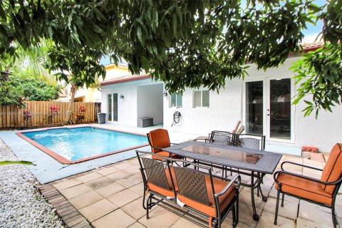 Casa en venta en Miami, Florida, 4 dormitorios, 173.91 m2 № 1953337 - foto 28