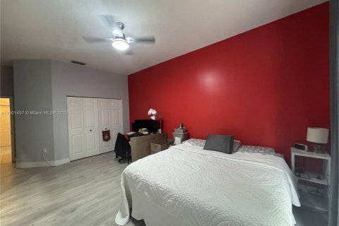 House in Miami, Florida 4 bedrooms, 173.91 sq.m. № 1953337 - photo 6