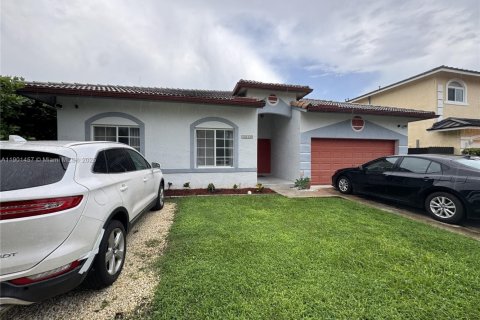 House in Miami, Florida 4 bedrooms, 173.91 sq.m. № 1953337 - photo 20