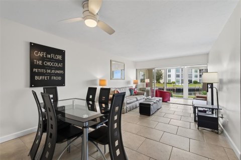Copropriété à vendre à Longboat Key, Floride: 2 chambres, 99.59 m2 № 2425648 - photo 8