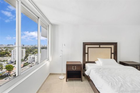 Condo in Miami Beach, Florida, 1 bedroom  № 1807135 - photo 19
