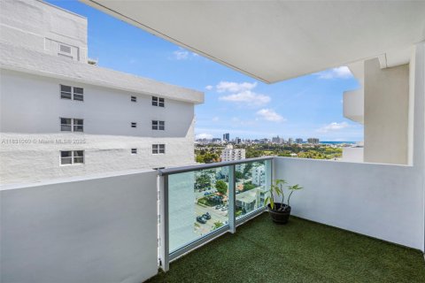 Condo in Miami Beach, Florida, 1 bedroom  № 1807135 - photo 2