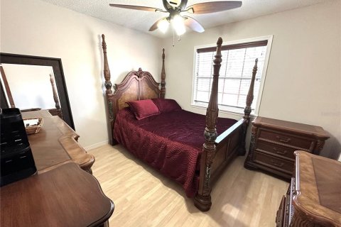 Villa ou maison à louer à New Port Richey, Floride: 4 chambres, 231.05 m2 № 2306348 - photo 28