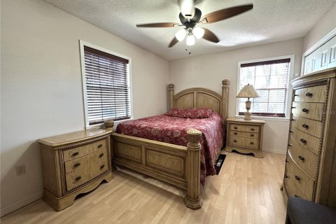 Villa ou maison à louer à New Port Richey, Floride: 4 chambres, 231.05 m2 № 2306348 - photo 27