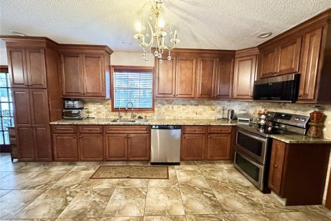 Villa ou maison à louer à New Port Richey, Floride: 4 chambres, 231.05 m2 № 2306348 - photo 8
