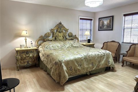 Villa ou maison à louer à New Port Richey, Floride: 4 chambres, 231.05 m2 № 2306348 - photo 23
