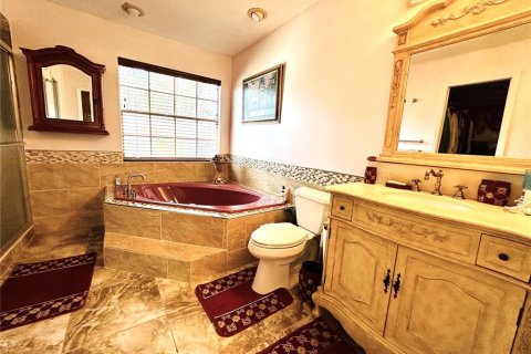 Villa ou maison à louer à New Port Richey, Floride: 4 chambres, 231.05 m2 № 2306348 - photo 25