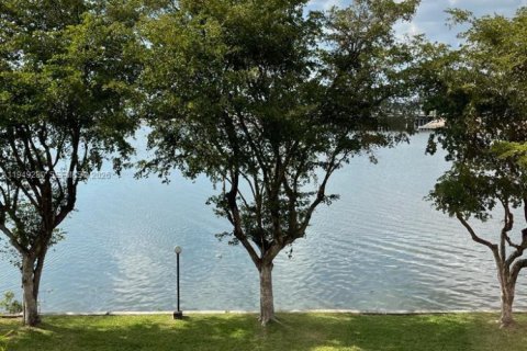 Снять в аренду кондоминиум в Майами, Флорида 2 спальни, 73.67м2, № 2019740 - фото 2