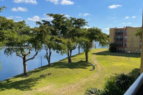 Снять в аренду кондоминиум в Майами, Флорида 2 спальни, 73.67м2, № 2019740 - фото 3