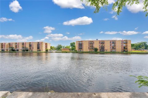 Снять в аренду кондоминиум в Майами, Флорида 2 спальни, 73.67м2, № 2019740 - фото 14