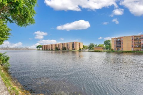 Снять в аренду кондоминиум в Майами, Флорида 2 спальни, 73.67м2, № 2019740 - фото 15