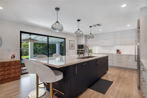 Casa en venta en Pinecrest, Florida, 5 dormitorios, 275.18 m2 № 1976720 - foto 6