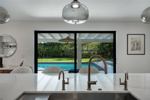 Casa en venta en Pinecrest, Florida, 5 dormitorios, 275.18 m2 № 1976720 - foto 7