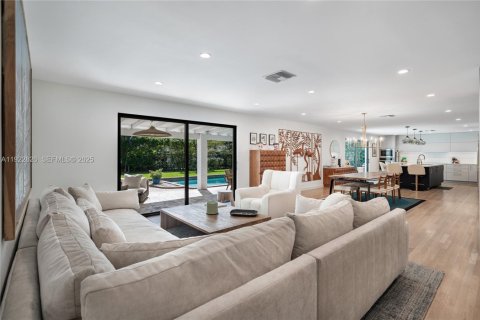 Casa en venta en Pinecrest, Florida, 5 dormitorios, 275.18 m2 № 1976720 - foto 3