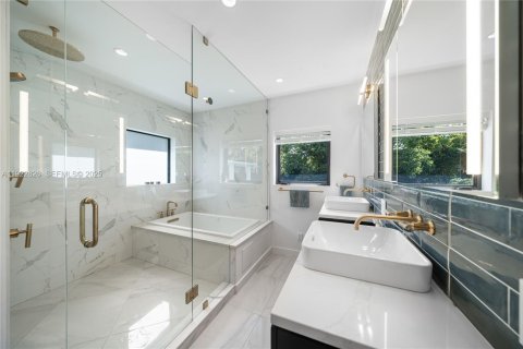 Casa en venta en Pinecrest, Florida, 5 dormitorios, 275.18 m2 № 1976720 - foto 10