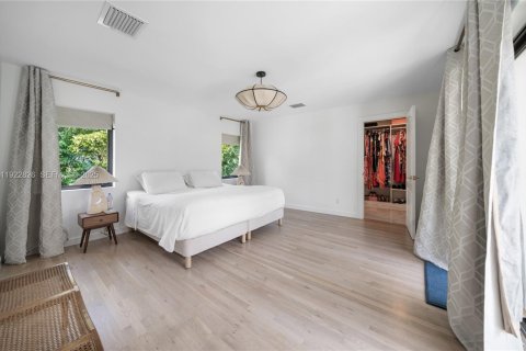 Casa en venta en Pinecrest, Florida, 5 dormitorios, 275.18 m2 № 1976720 - foto 9