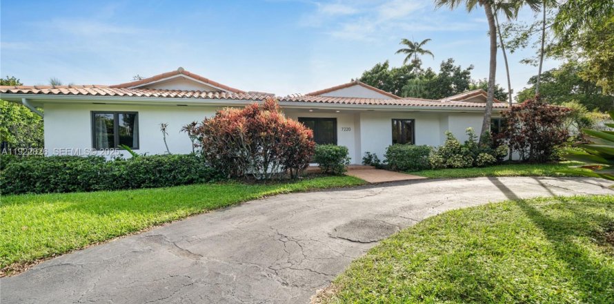 Casa en Pinecrest, Florida 5 dormitorios, 275.18 m2 № 1976720