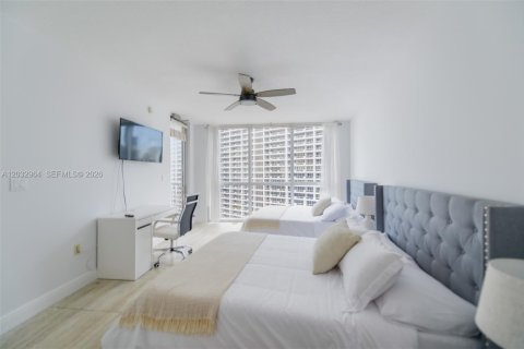 Condo in Miami, Florida, 2 bedrooms  № 2154899 - photo 22