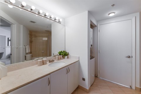 Condo in Miami, Florida, 2 bedrooms  № 2154899 - photo 14
