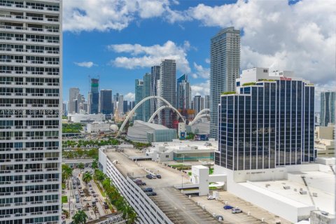 Condo in Miami, Florida, 2 bedrooms  № 2154899 - photo 4
