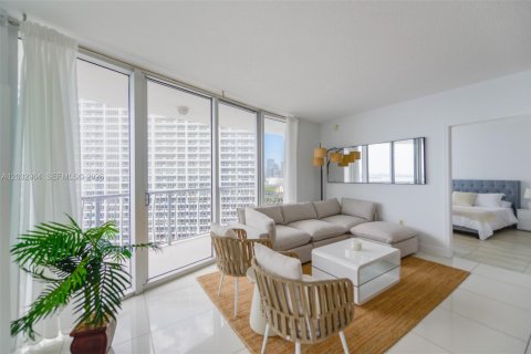 Condo in Miami, Florida, 2 bedrooms  № 2154899 - photo 7