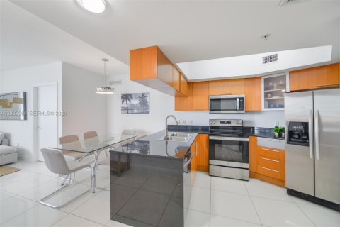 Condo in Miami, Florida, 2 bedrooms  № 2154899 - photo 10
