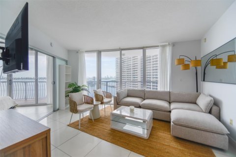 Condo in Miami, Florida, 2 bedrooms  № 2154899 - photo 5