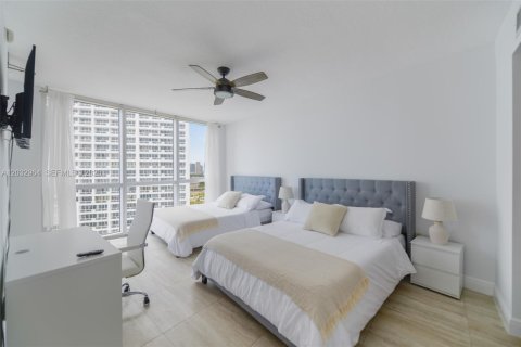 Condo in Miami, Florida, 2 bedrooms  № 2154899 - photo 19