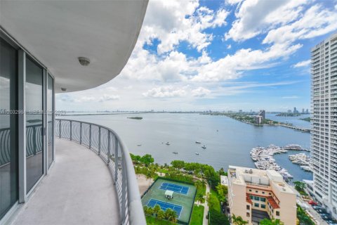 Condo in Miami, Florida, 2 bedrooms  № 2154899 - photo 2