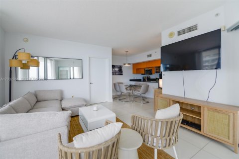 Condo in Miami, Florida, 2 bedrooms  № 2154899 - photo 8