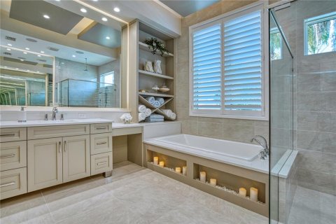 House in Sarasota, Florida 3 bedrooms, 281.87 sq.m. № 1719790 - photo 22