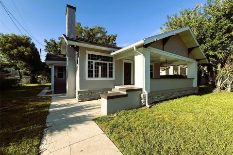 House in Winter Haven, Florida 4 bedrooms, 186.83 sq.m. № 2352469