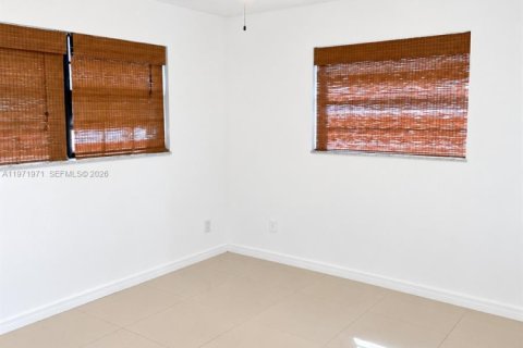 House in Hallandale Beach, Florida 4 bedrooms, 143.26 sq.m. № 2328450 - photo 10