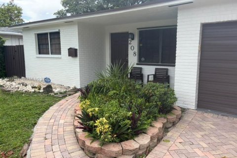 House in Hallandale Beach, Florida 4 bedrooms, 143.26 sq.m. № 2328450 - photo 30