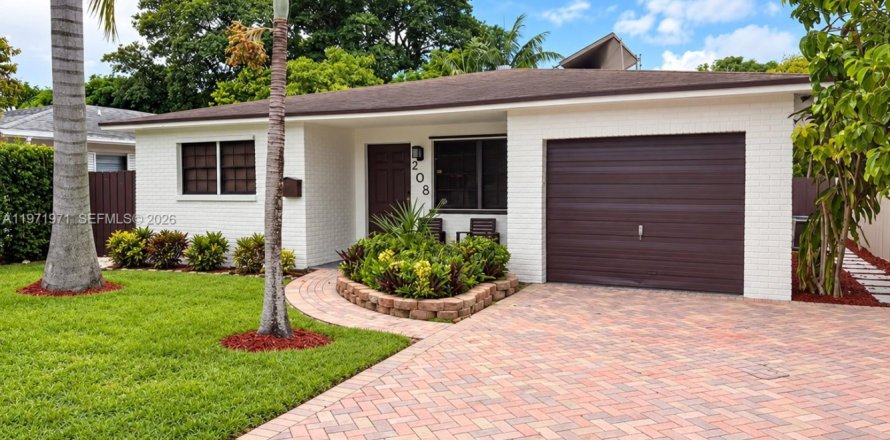 House in Hallandale Beach, Florida 4 bedrooms, 143.26 sq.m. № 2328450
