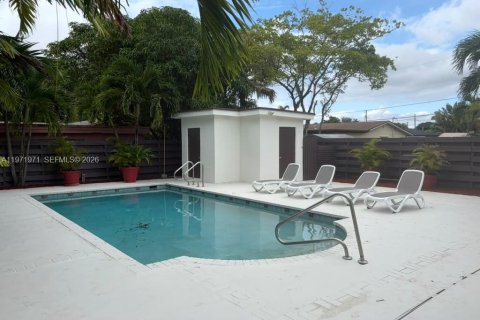 House in Hallandale Beach, Florida 4 bedrooms, 143.26 sq.m. № 2328450 - photo 26