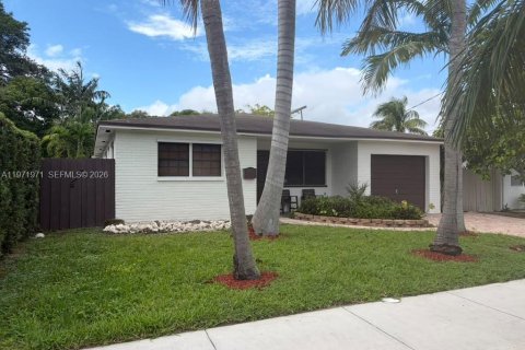 House in Hallandale Beach, Florida 4 bedrooms, 143.26 sq.m. № 2328450 - photo 2